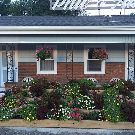 Phil And Anns Sunset Motel Чарлстаун Экстерьер фото