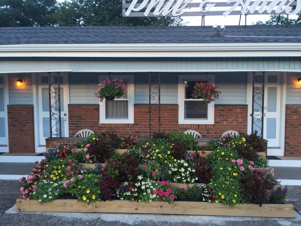 Phil And Anns Sunset Motel Чарлстаун Экстерьер фото